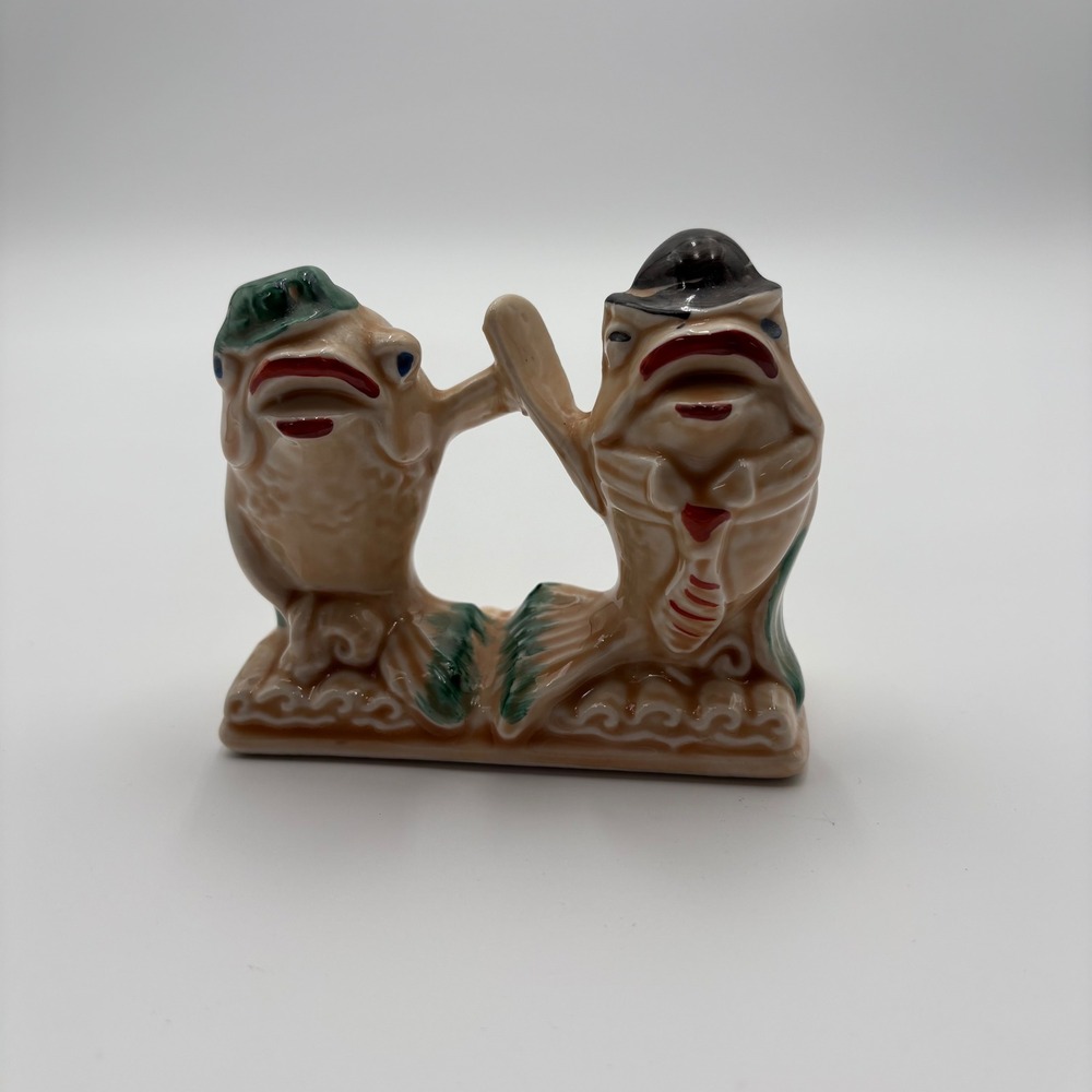 Vintage Ceramic Fish Couple Salt & Pepper Figurine 2‎ Fish with Hats